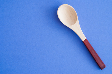 Holzlöffel auf freiem Hintergrund
