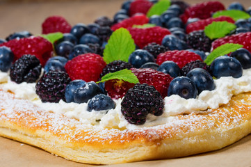 Fresh berry tart with cream and sugar