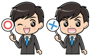 まるばつ札を上げる男性