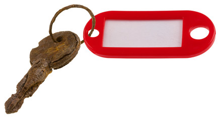 clé rouillée et porte-étiquette rouge