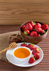 Strawberries, honey and cookies