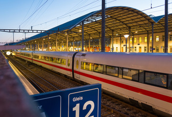 Eisenbahn und Bahnhof