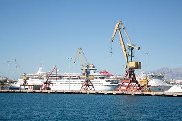 Obraz premium Hafen auf der Insel Kreta in Griechenland mit Kran