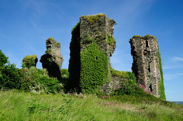 tour en ruine