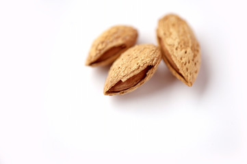 殻付き焼きアーモンド