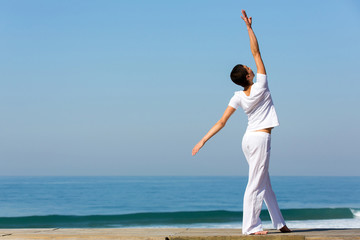 Obraz premium girl dancing on the beach