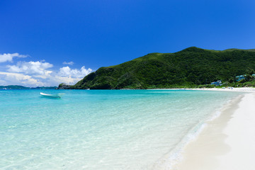 沖縄の海・渡嘉志久ビーチ