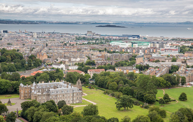 Fototapeta na wymiar View of Edinburgh from Arthur's Seat
