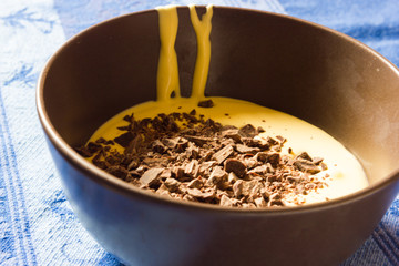 mascarpone cream with chocolate chunks