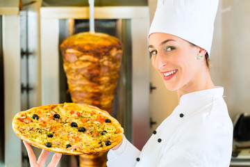 Kebab - heiße und frische türkische Pizza