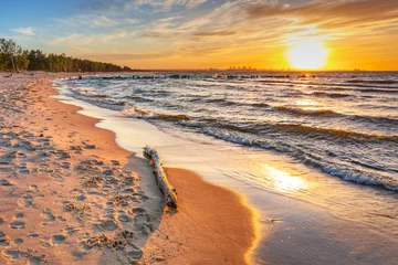 Papier Peint photo Couleur miel Coucher du soleil sur la plage de la mer Baltique en Pologne