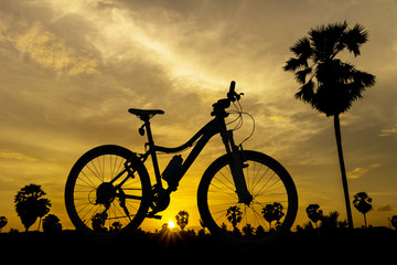 Obraz premium Bicycle on sunset