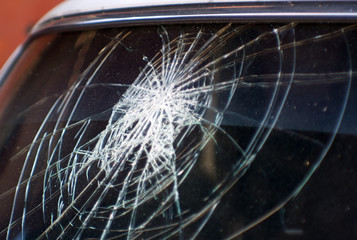 Accident, the broken glass of the car