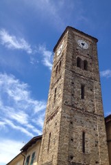 Fototapeta na wymiar bel campanile in pietra