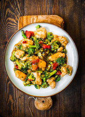 Chicken breasts in soy sauce and stir-fry vegetables