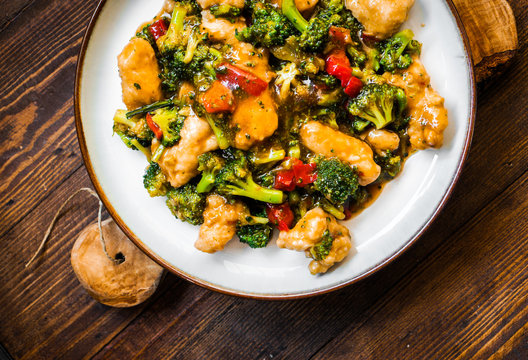 Chicken breasts in soy sauce and stir-fry vegetables