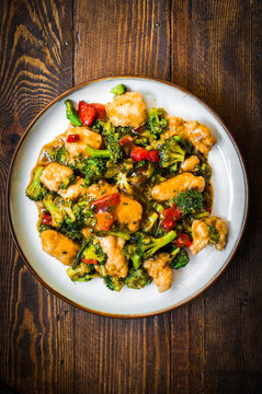 Chicken breasts in soy sauce and stir-fry vegetables