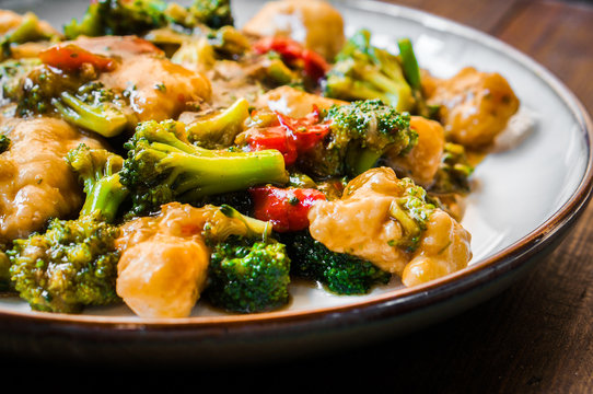 Chicken breasts in soy sauce and stir-fry vegetables