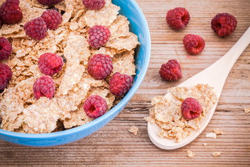 Breakfast: cereal with raspberries and yogurt