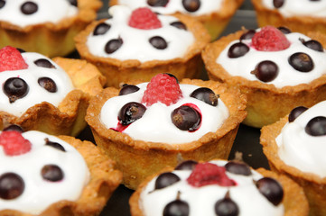 baked baskets with cream, black currant ant raspberry