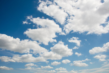 Obraz premium Cloudscape of bright blue sky