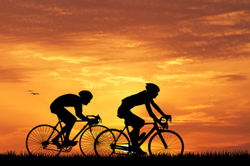 Fototapeta na wymiar cyclists at sunset