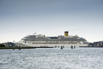 Fototapeta na wymiar Large passenger cruise ship