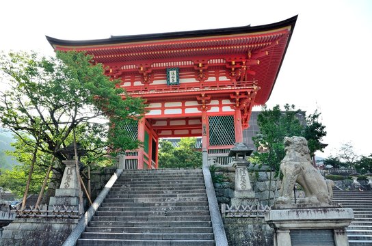 「清水寺仁王門」の写真素材 | 842件の無料イラスト画像 | Adobe Stock