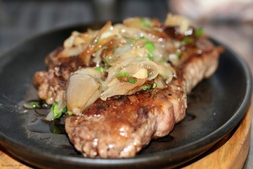 plat de boeuf et échalotes