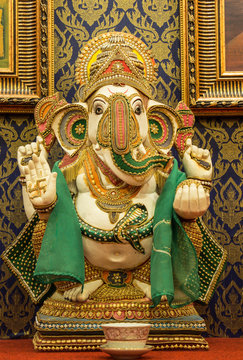 Ganesh statue, which is the worship of the people