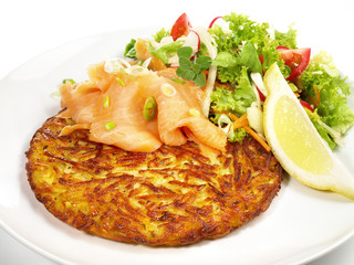 Kartoffelrösti mit Räucherlachs