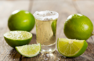 Fototapeta na wymiar glass of tequila with lime