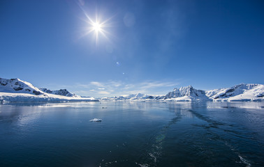 Antarctic Ocean Ice Landscape - obrazy, fototapety, plakaty
