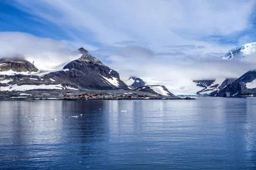 Fotobehang Antarctica research base station © marcaletourneux