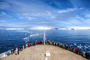 Tuinposter Cruiseschip op Antarctica © marcaletourneux