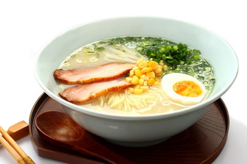 ラーメン　豚骨ラーメン