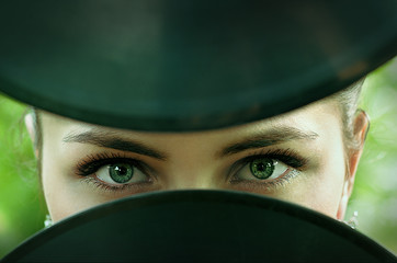 The girls eyes and musical records