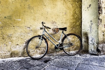 Fototapeta na wymiar On old bike