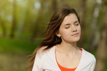 Fototapeta premium beautiful young woman in park enjoy the sun