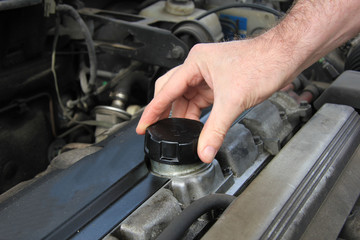Checking engine oil