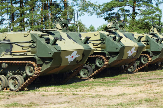 Airborne multipurpose tracked armored personnel carriers