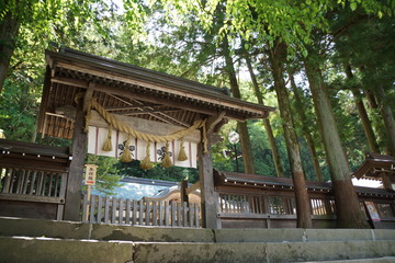 諏訪大社上社本宮　堀重門