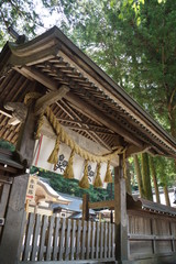 諏訪大社上社本宮　堀重門