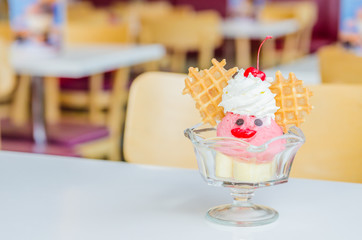 Ice cream sundae