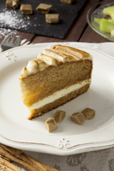 Melon and caramel cake slice