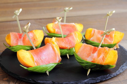Skewered peaches with prosciutto and basil