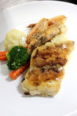 Grilled shrimp and fish on the plate