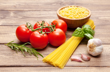 Traditional spaghetti ingredients