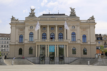 Fototapeta na wymiar Opernhaus Zürich