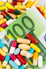 Eurogeldscheine und Tabletten
